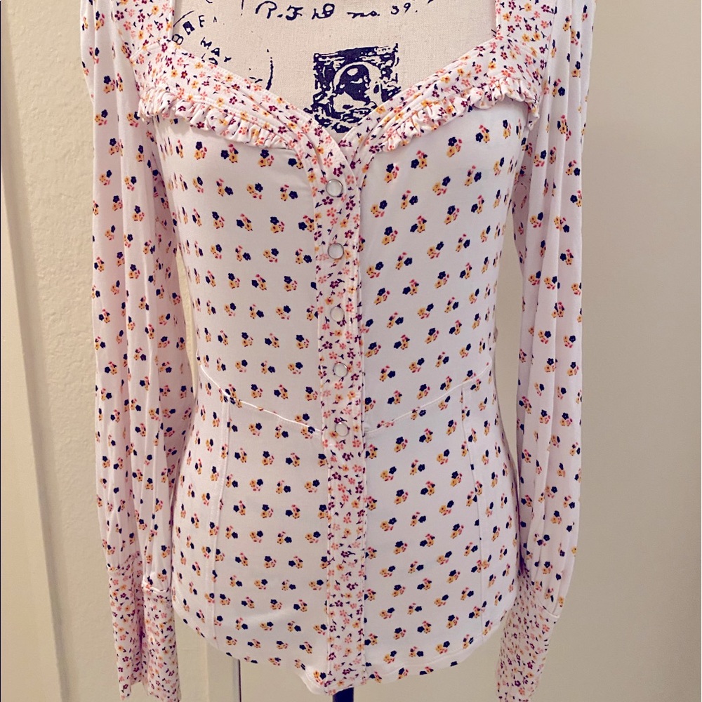 🌼🌸NWOT Free People Long Sleeve Prairie Style Floral Button Front Blouse! 🌸🌼